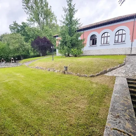 Escuelas De Collia A 公寓 *